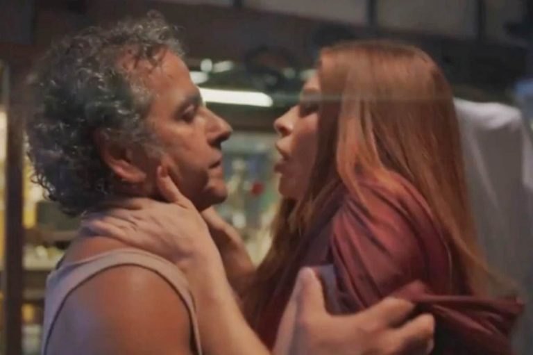 Três Graças: Depois de roubar dinheiro, Joaquim propõe fuga a Arminda