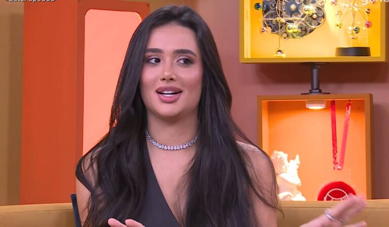 Jordana revela no ‘Bate-Papo BBB’ o que rolou embaixo do edredom com Jonas