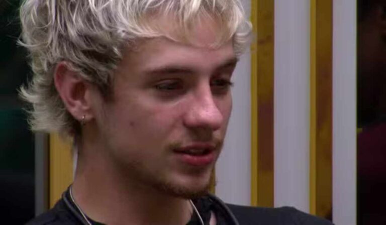 BBB26: Juliano Floss se emociona ao rever trajetória e afirma: “O BBB fez eu crer e ter fé em mim”