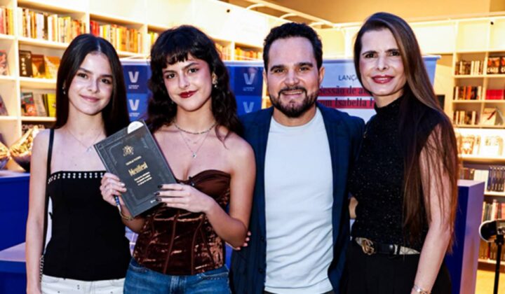 Luciano Camargo com a fam&iacute;lia