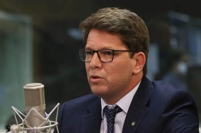 Mario Frias passa mal e dá entrada em hospital de Brasília