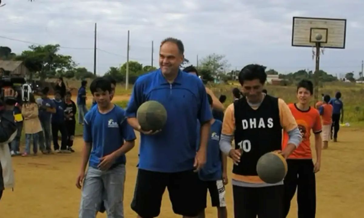 Oscar Schmidt em projeto (© PorãBask/Instagram)