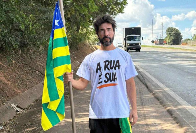 Após caminhada de 200 km, Sandro Pedroso chega a Brasília e envia recado