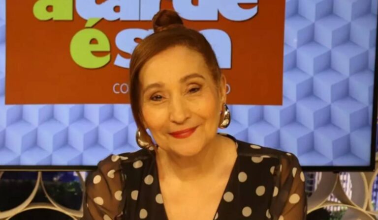 SBT não descarta ideia e deseja Sonia Abrão à frente de novo vespertino