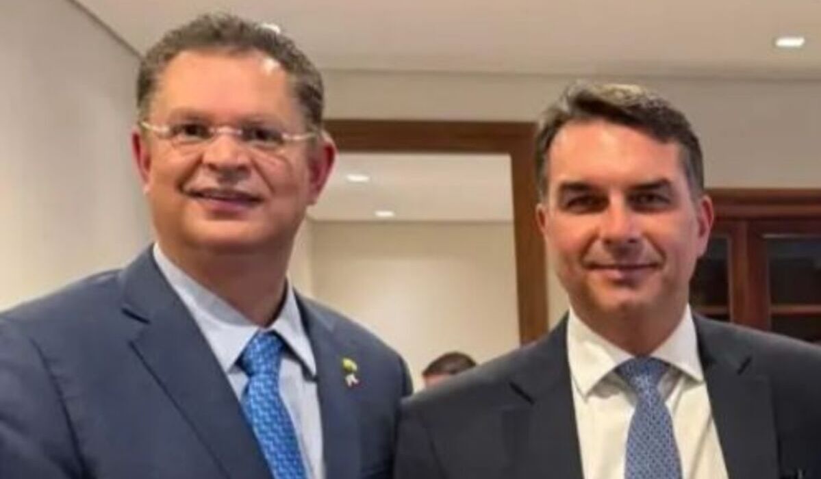 Sóstenes Cavalcante e Flavio Bolsonaro (Fonte: Redes Sociais)