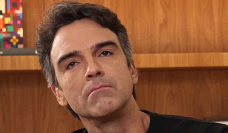 Tadeu Schmidt surge abalado e abre o coração: “‘Agora você vai descansar'”