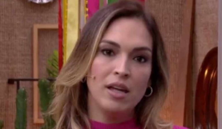 Apresentadora do ‘É De Casa’ passa perrengue ao vivo e desabafa: “Estou quase chorando”