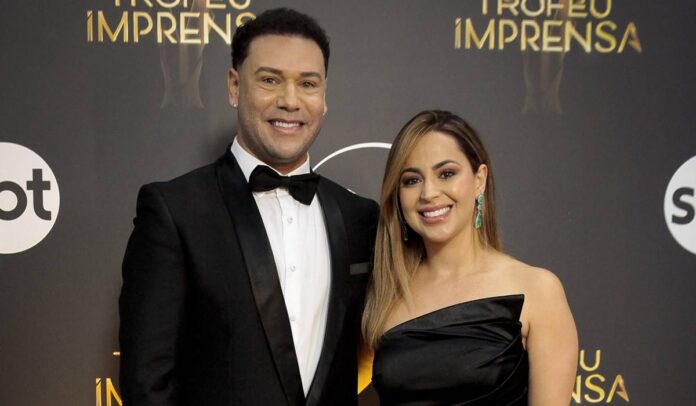 Tiago Barnabé com a esposa