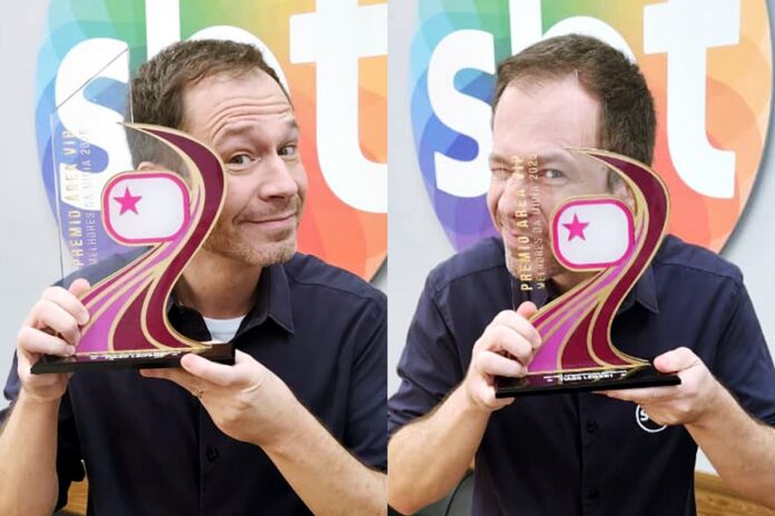 Tiago Leifert recebe troféu do Prêmio Área VIP