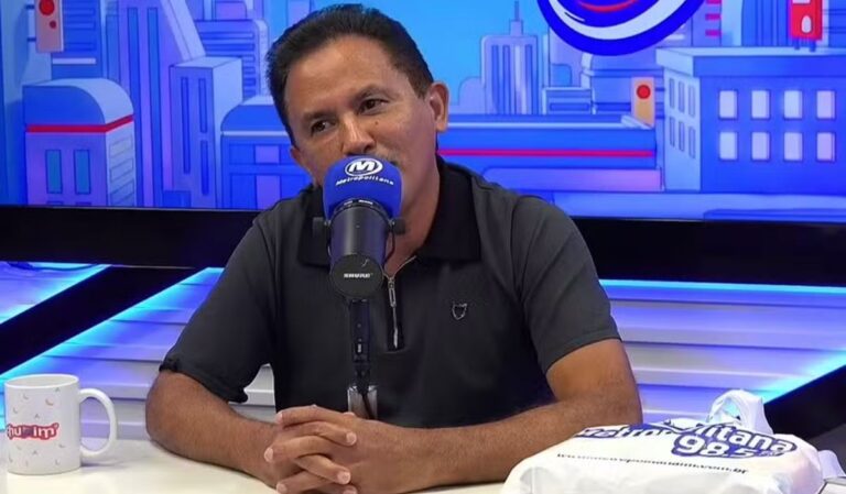 Pré-candidato, cantor de ‘Caneta Azul’ se enrola ao falar de política