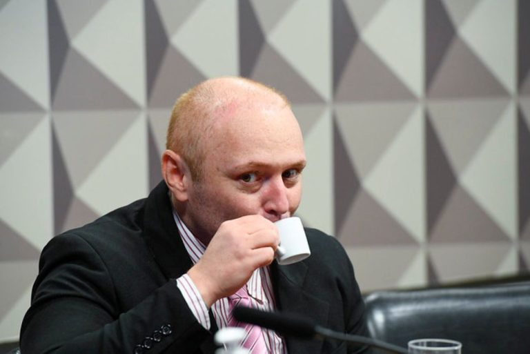 “Hacker da Zambelli” pode ser solto por comportamento exemplar no cárcere