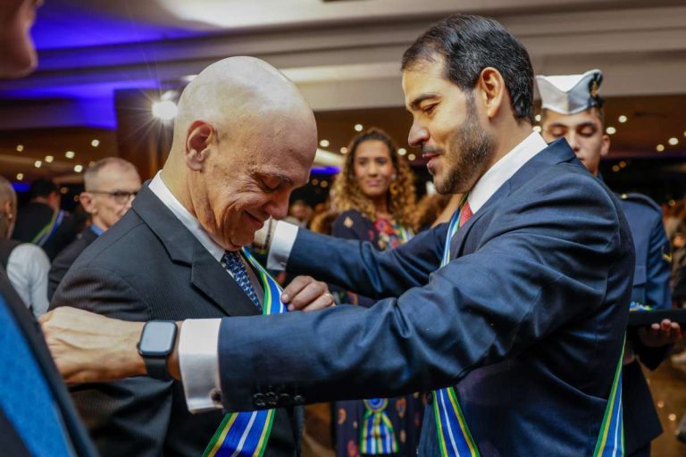 Jorge Messias bate de frente e quer encarar Moraes “olho no olho” após rasteira no STF
