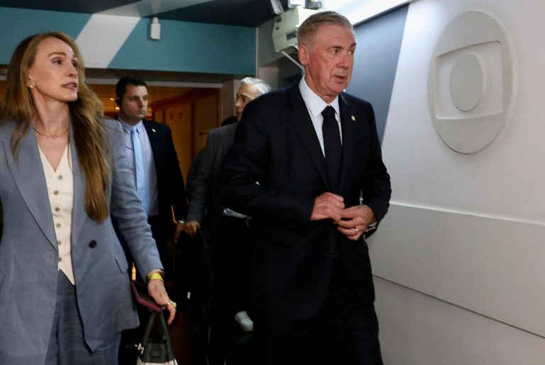 Renata Vasconcellos e César Tralli entrevistam Carlo Ancelotti ao vivo no JN
