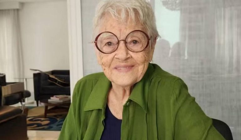Adélia Prado é internada e tem estado de saúde revelado aos 90 anos