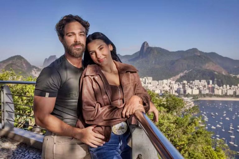Ana Castela visita Pão de Açúcar pela primeira vez