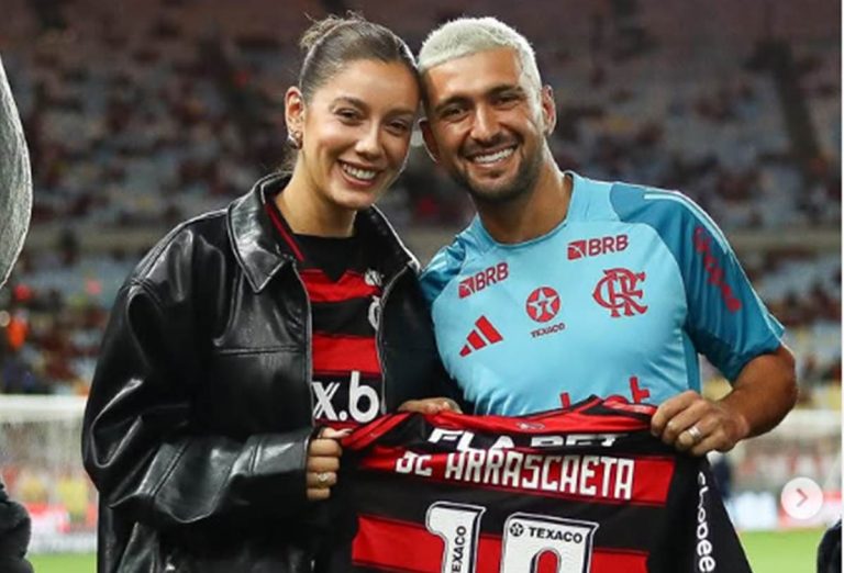 Mulher de Arrascaeta surge com o craque no hospital
