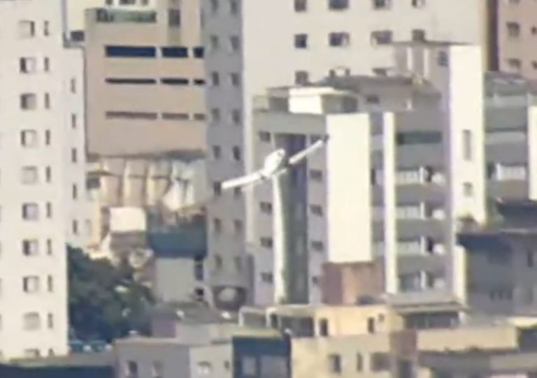 Imagens fortes: Jovem é socorrido de avião em BH e cena gera revolta: “Agradece a Deus”