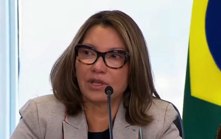 Janja não segura o choro com polêmica sobre detergente Ypê