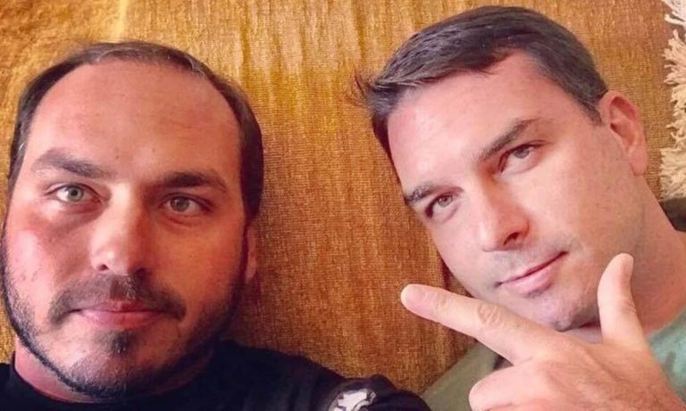Carlos Bolsonaro afirma que Flávio reconhece erros do pai