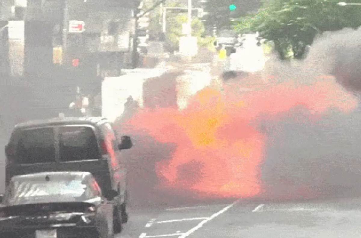 Carro explode nos EUA - redes sociais