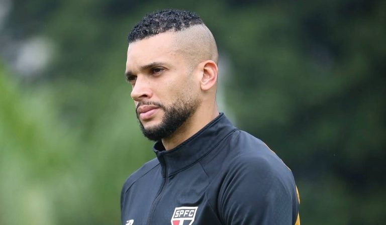 Jogador do São Paulo FC pede demissão após família ser ameaçada