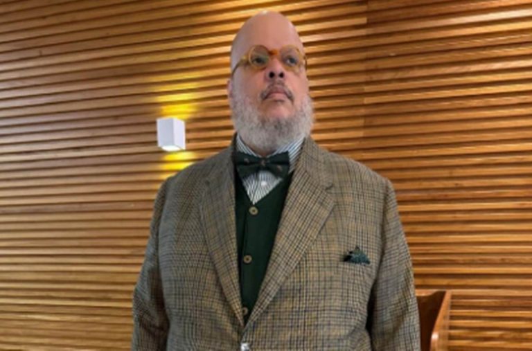 Ed Motta nega xingamento xenofóbico em depoimento à polícia