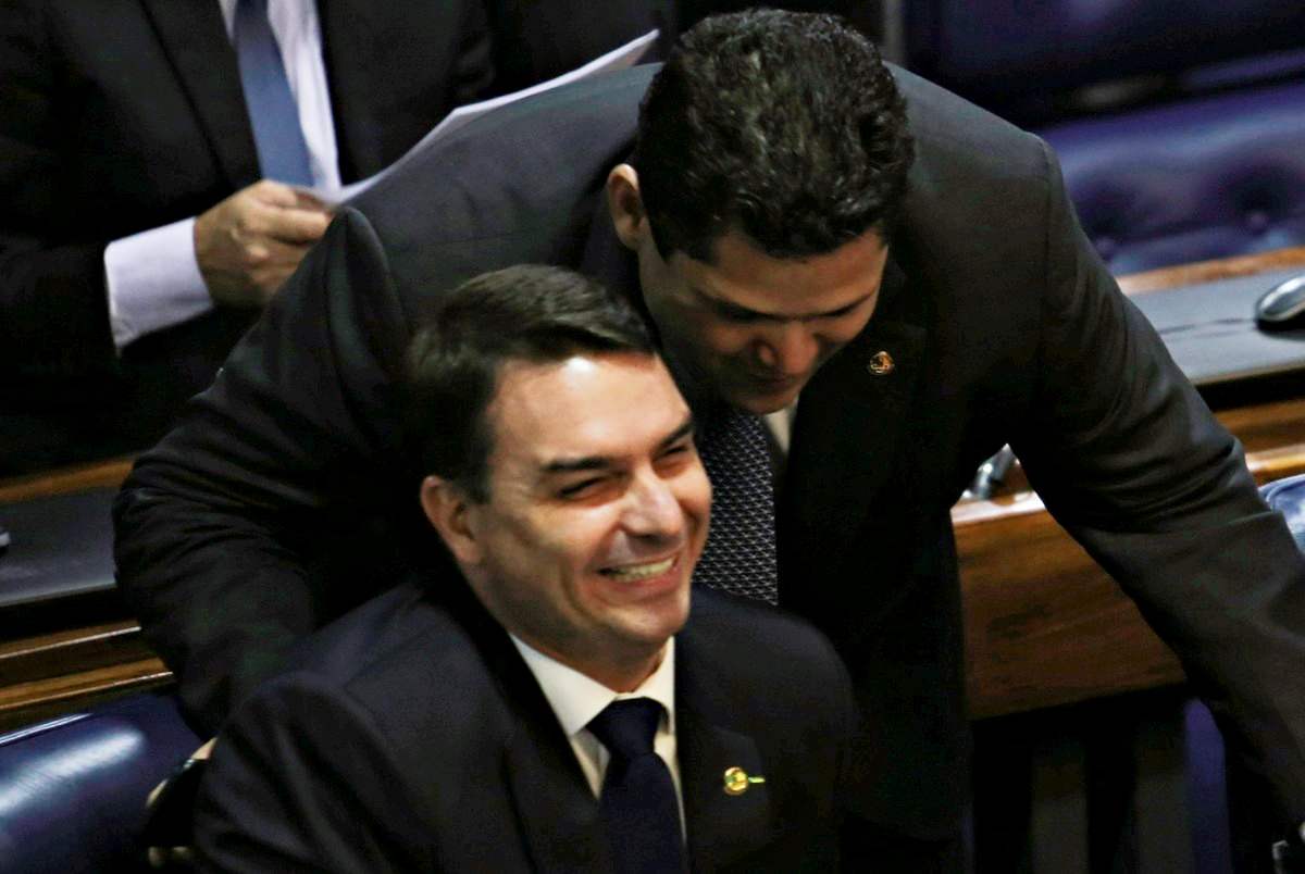 Flávio Bolsonaro e Alcolumbre (Fabio Rodrigues Pozzebom/Agência Brasill)