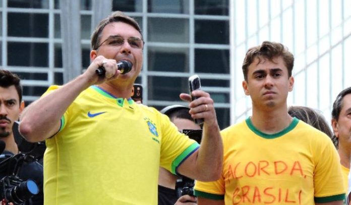 Flávio Bolsonaro e Nikolas Ferreira Flávio Bolsonaro e Nikolas Ferreira