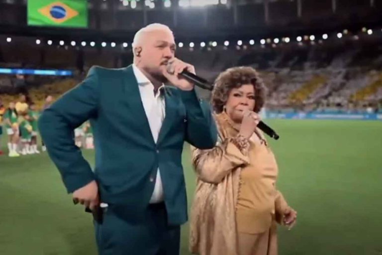Internautas detonam performance de Belo e Alcione durante o Hino Nacional em jogo do Brasil