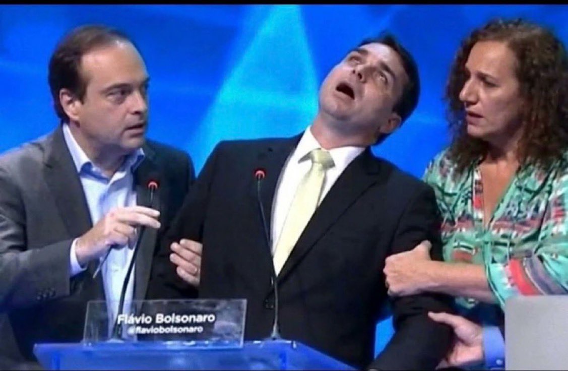 Flávio Bolsonaro desmaia em 2016 em debate para prefeitura do Rio de Janeiro (Foto: Reprodução/ Redes Sociais)