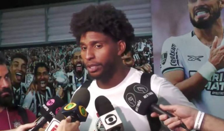 Hugo Souza afirma que não deixará o Corinthians: “Não tem nada”
