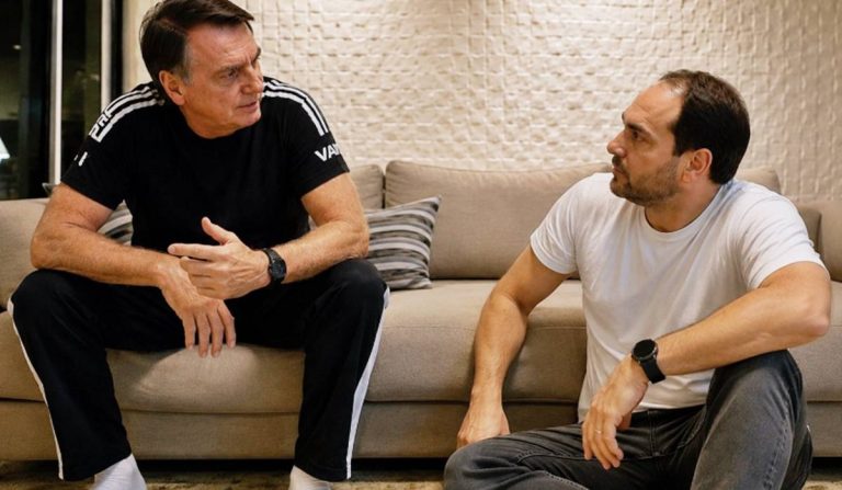 Carlos revela estado de saúde de Jair Bolsonaro em meio à crise de Flávio: “debilitado”