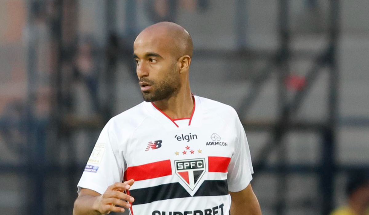 Jogador Lucas Moura, do São Paulo, sofre grave lesão e passará por cirurgia