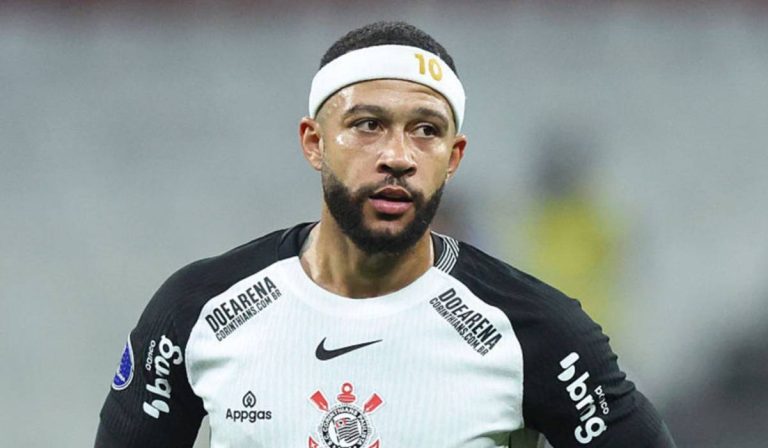 Memphis Depay toma decisão sobre permanência no Corinthians