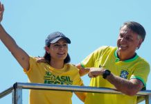 Jair Bolsonaro descarta Michelle como candidata à presidência do Brasil e defende Flávio