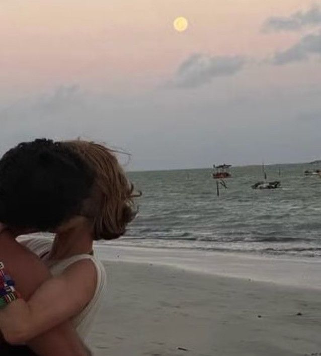 Mariana Ximenes e moreno misterioso (Foto: Reprodução/ Instagram)