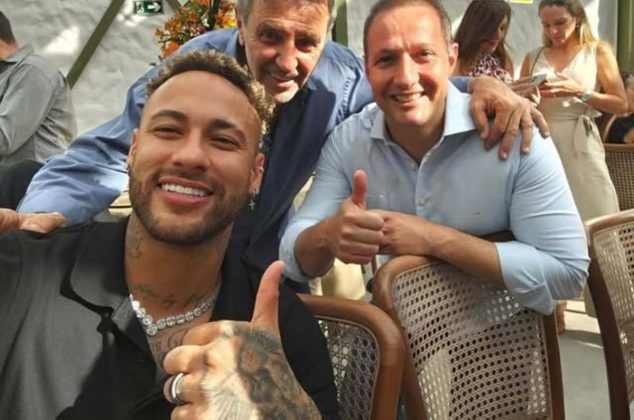 Ney e pol&iacute;ticos