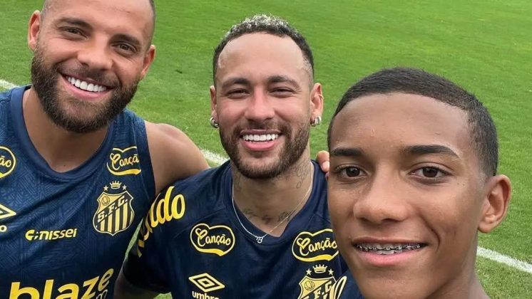 Neymar e Robinho Jr no treino