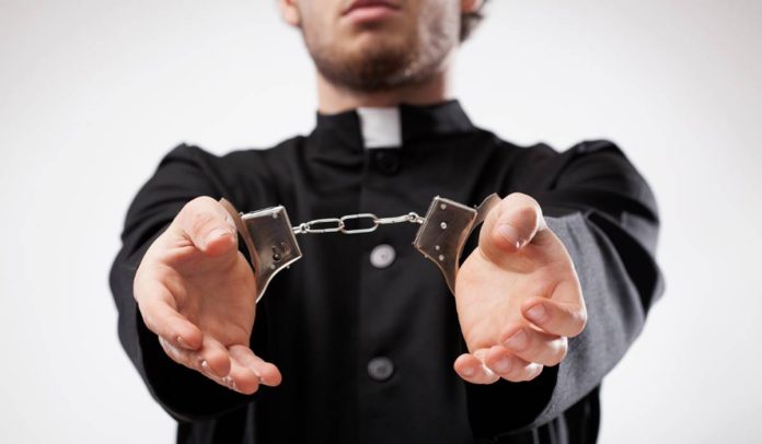 Padre é condenado