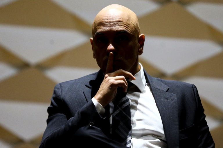 Perito é alvo da PF após vazar informações sobre Moraes