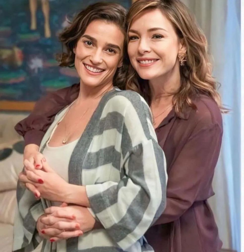 Priscila Sztejnman e Regiane Alves em cena como Helena e Clara na novela Vai na fé Priscila Sztejnman e Regiane Alves em cena como Helena e Clara na novela Vai na fé