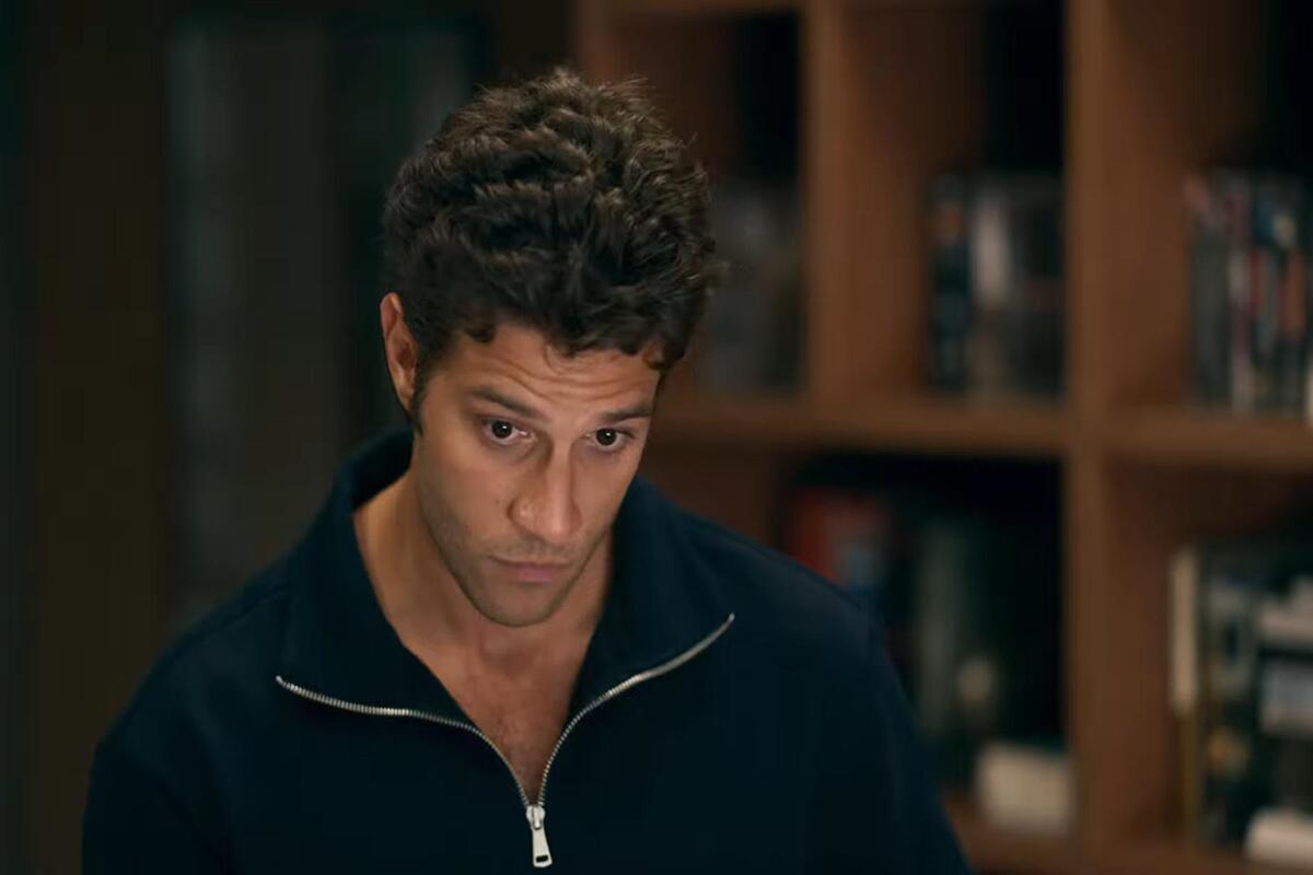 Pedro (Chay Suede) em cena na novela 'Quem Ama Cuida' - Foto: Reprodução/TV Globo