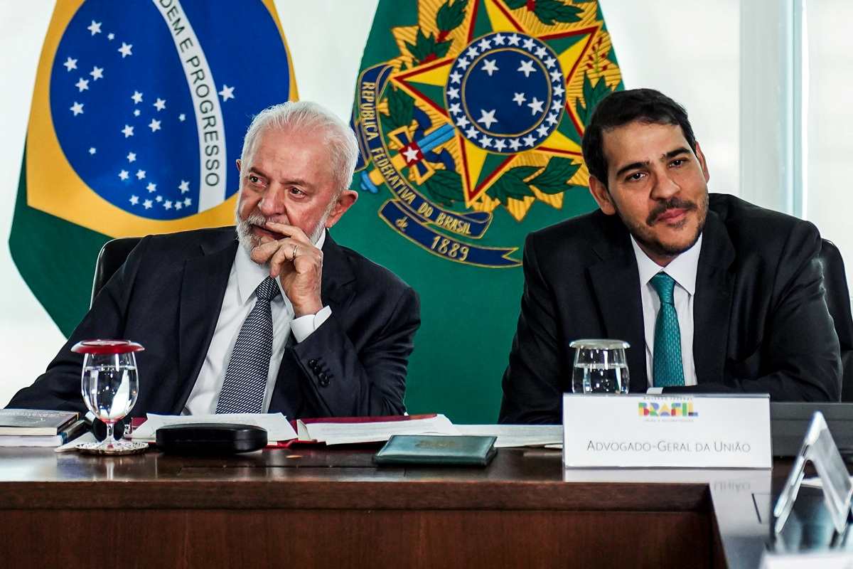 O presidente Luiz Inácio Lula da Silva e Jorge Messias O presidente Luiz Inácio Lula da Silva e Jorge Messias (Rafa Neddermeyer/Agência Brasil)