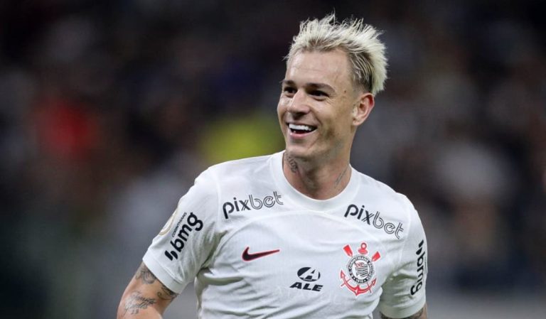 Marcelo Paz rompe o silêncio sobre volta de Roger Guedes ao Corinthians
