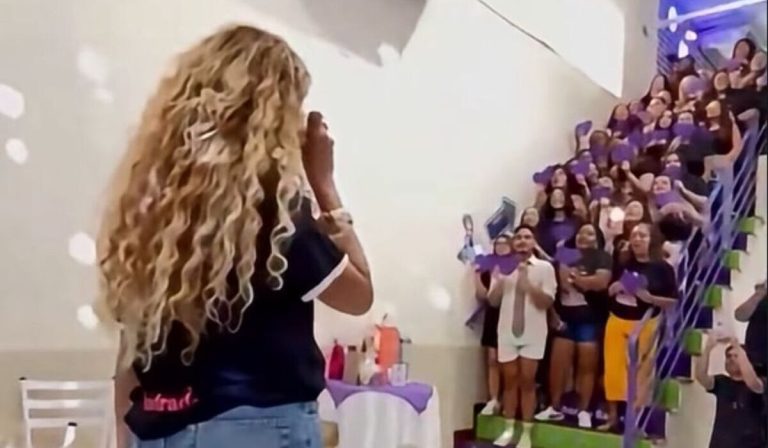 Sarah Andrade ganha surpresa musical dos fãs e web comenta