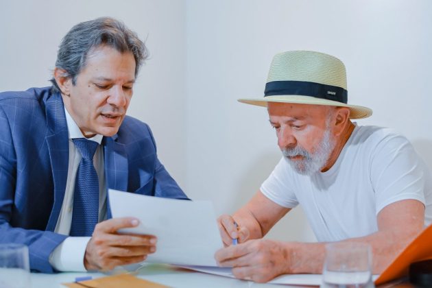 Presidente da Rep&uacute;blica, Luiz In&aacute;cio Lula da Silva, durante reuni&atilde;o com o ex-Ministro da Fazenda, Fernando Haddad. Foto: Ricardo Stuckert/PR