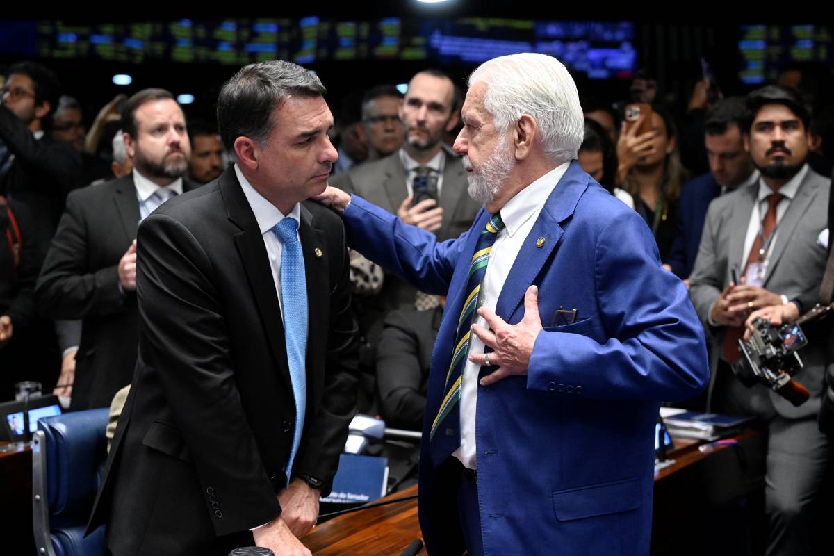 senador Flávio Bolsonaro (PL-RJ); senador Jaques Wagner (PT-BA) senador Flávio Bolsonaro (PL-RJ);senador Jaques Wagner (PT-BA). Foto: Carlos Moura/Agência Senado