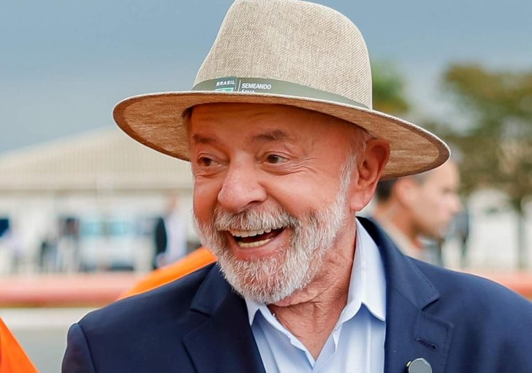 Lula anuncia nova fase do Celular Seguro para ‘salvar brasileiros’ de golpe
