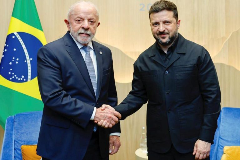 Zelensky suplica a Lula ajuda para acordo de paz com a Rússia