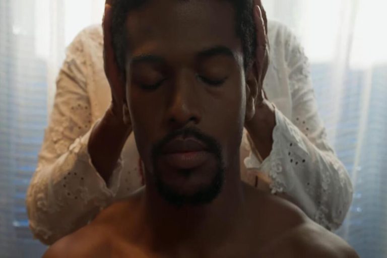 A Nobreza do Amor: Tonho surpreende família de Alika, Virgínia divide os pais e Omar ouve o que não gostaria